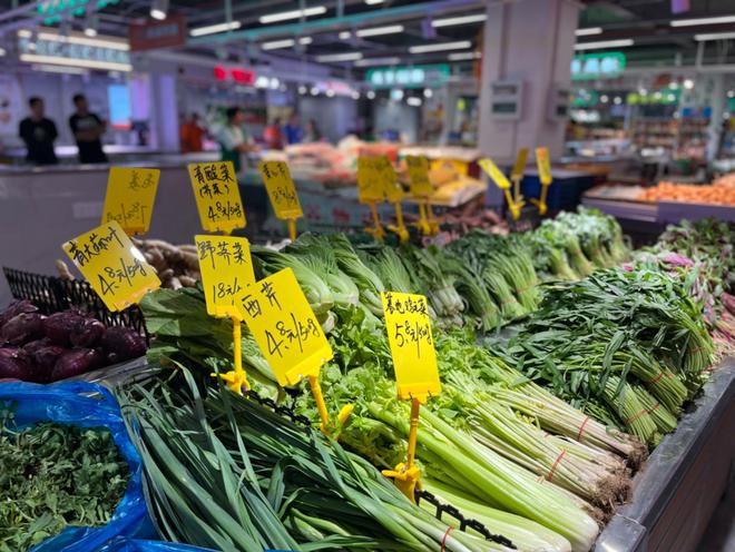 上海部分蔬菜价格开始回落“平价菜柜”成标准化菜场标配(图4)