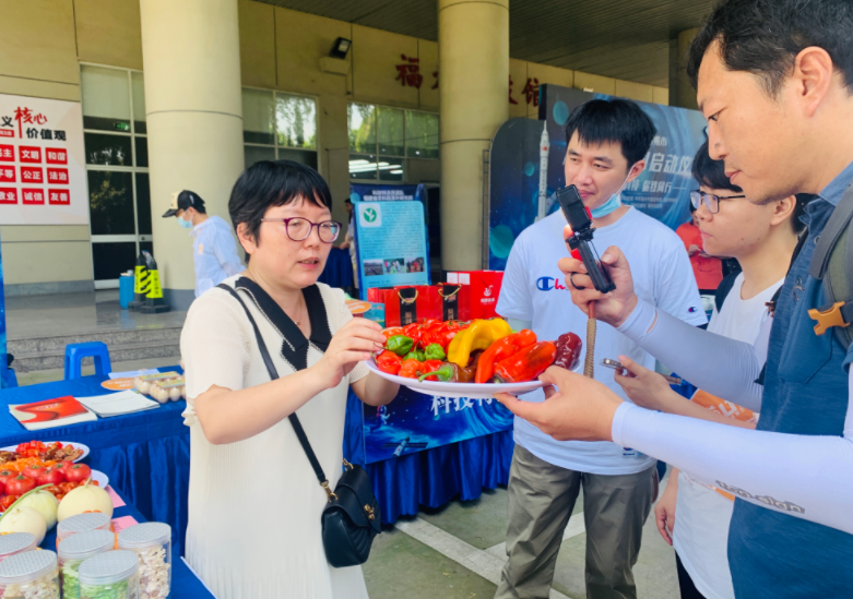 福州市蔬菜科学研究所女科技特派员助力科技活动周(图2)