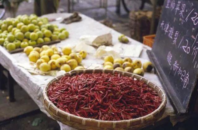 老照片：80年代的菜市场带你去逛记忆中的美食聚集地(图7)